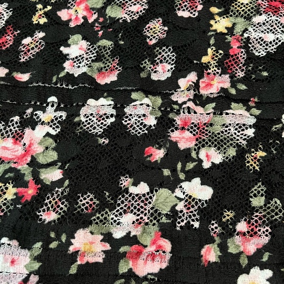 Forever 21 Floral Lace Tank - Picture 2 of 2